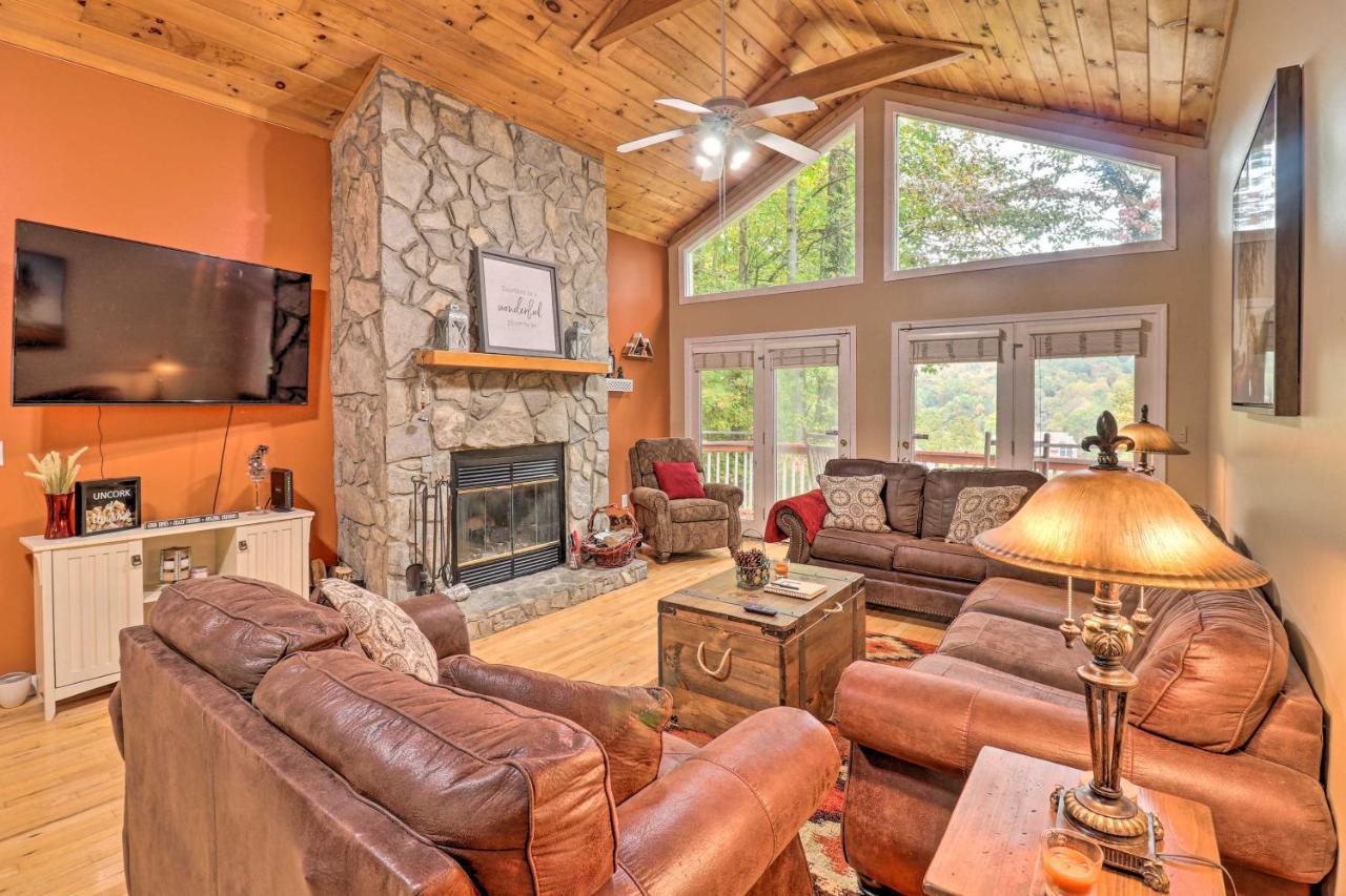 Rustic Red Cabin With Deck In Maggie Valley Club! Экстерьер фото