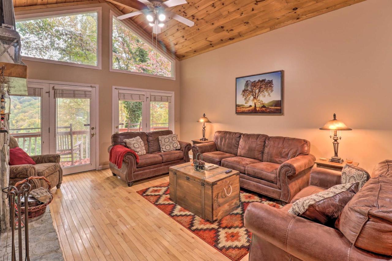 Rustic Red Cabin With Deck In Maggie Valley Club! Экстерьер фото