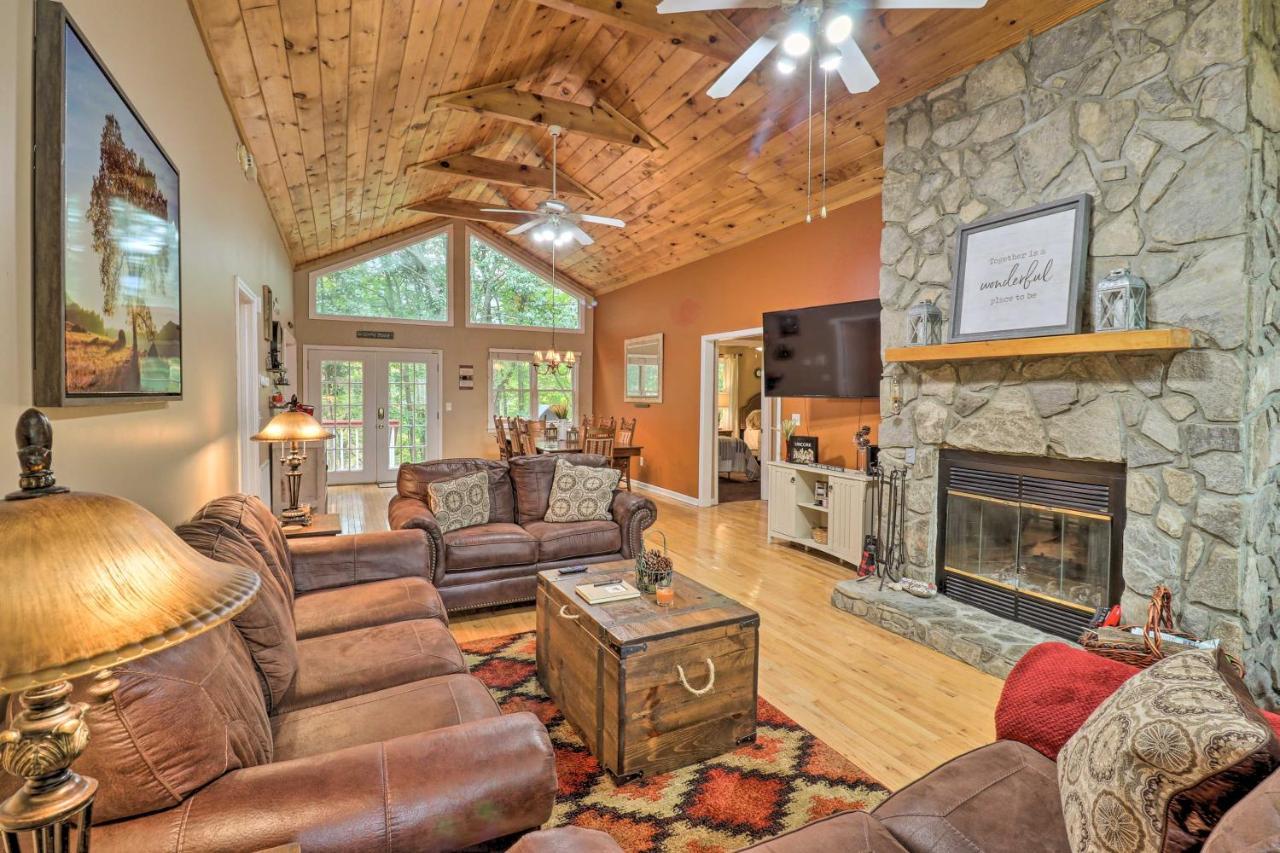 Rustic Red Cabin With Deck In Maggie Valley Club! Экстерьер фото